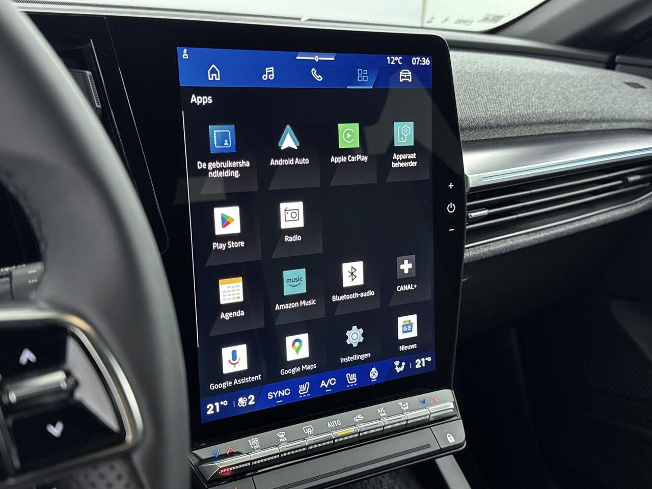 Renault MEGANE E-Tech Comfort Range Techno 60 kWh 220PK | Pack Augmented Vision & Advanced Driving Assist | Pack Winter | Adaptive Cruise Control | Apple CarPlay/Android Auto | Climate Control | Draadloze Oplader | Full LED | Keyless | Voorverwarmingsfunctie | Warmtepom