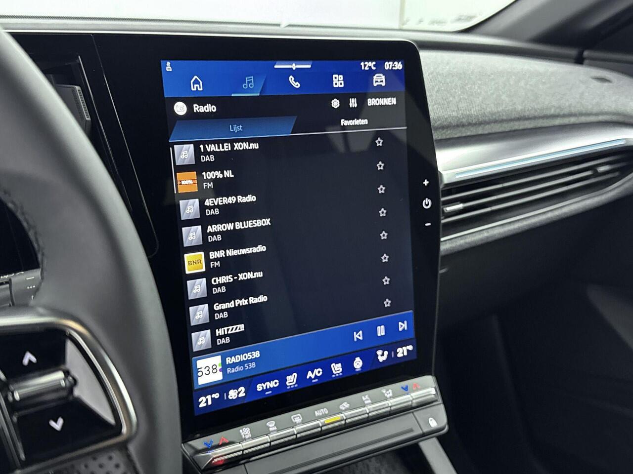 Renault MEGANE E-Tech Comfort Range Techno 60 kWh 220PK | Pack Augmented Vision & Advanced Driving Assist | Pack Winter | Adaptive Cruise Control | Apple CarPlay/Android Auto | Climate Control | Draadloze Oplader | Full LED | Keyless | Voorverwarmingsfunctie | Warmtepom