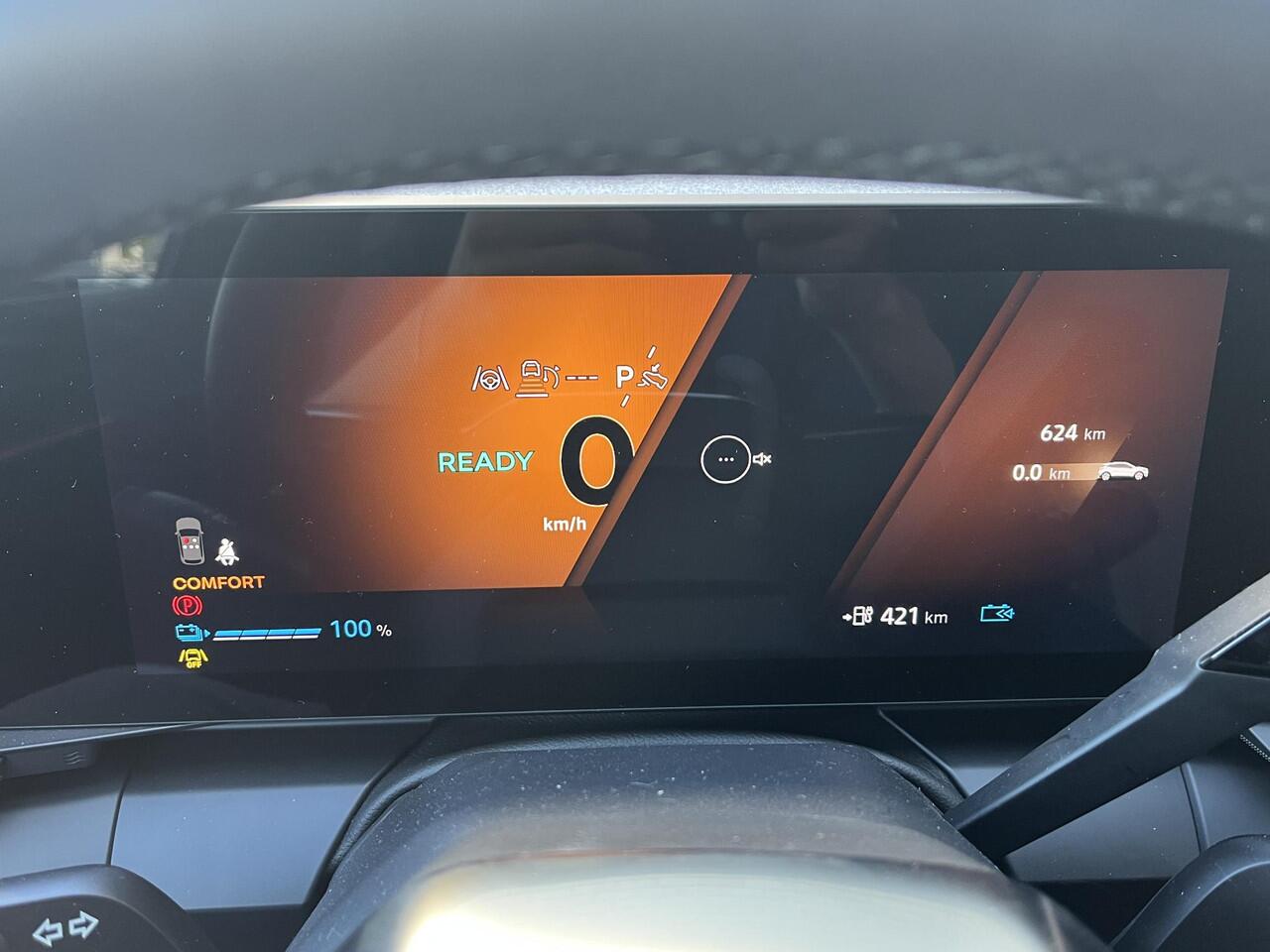 Renault MEGANE E-Tech Comfort Range Techno 60 kWh | PACK WINTER TECHNO | PACK ADVANCED DRIVE ASSIST & AUGMENTED VISION | ELEK. VERW. STUURWIEL | Demo 10-2025 Leverbaar