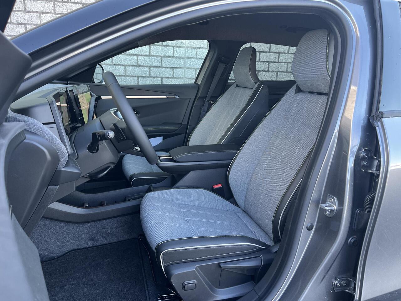 Renault MEGANE E-Tech Comfort Range Techno 60 kWh | PACK WINTER TECHNO | PACK ADVANCED DRIVE ASSIST & AUGMENTED VISION | ELEK. VERW. STUURWIEL | Demo 10-2025 Leverbaar