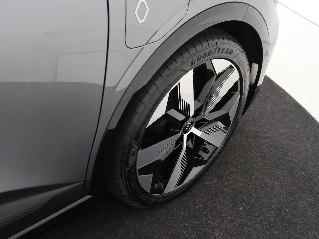 Renault MEGANE E-Tech comfort range techno 60 kWh | Navigatie met Google Integratie | Climate Control | Cruise Control Adaptief | Apple Carplay/Android Auto | Harman Kardon Premium Audio | Warmtepomp | Pack Winter | Parkeersensoren incl. Camera |