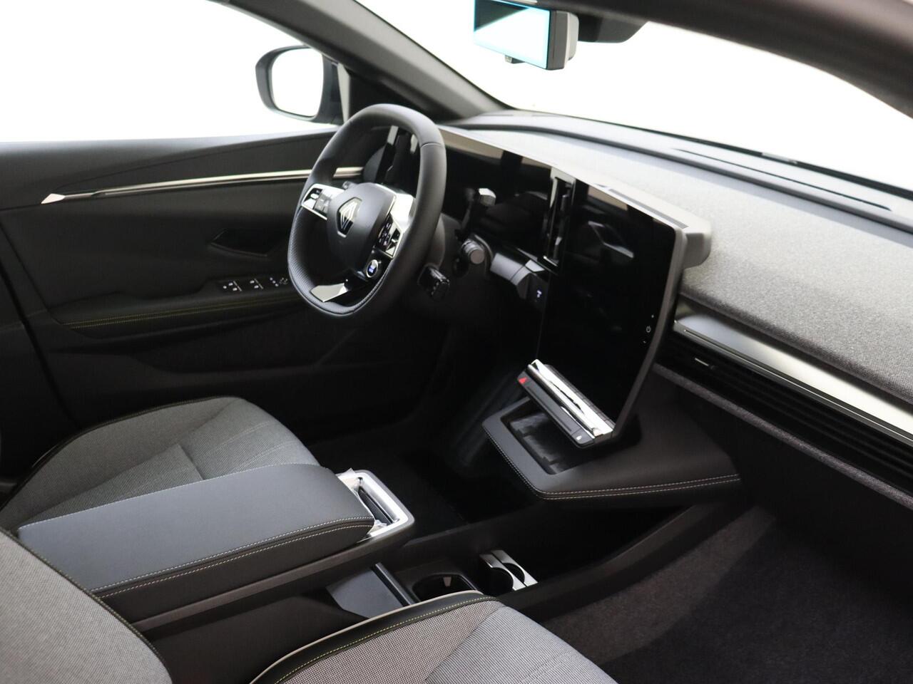 Renault MEGANE E-Tech comfort range techno 60 kWh | Navigatie met Google Integratie | Climate Control | Cruise Control Adaptief | Apple Carplay/Android Auto | Harman Kardon Premium Audio | Warmtepomp | Pack Winter | Parkeersensoren incl. Camera |