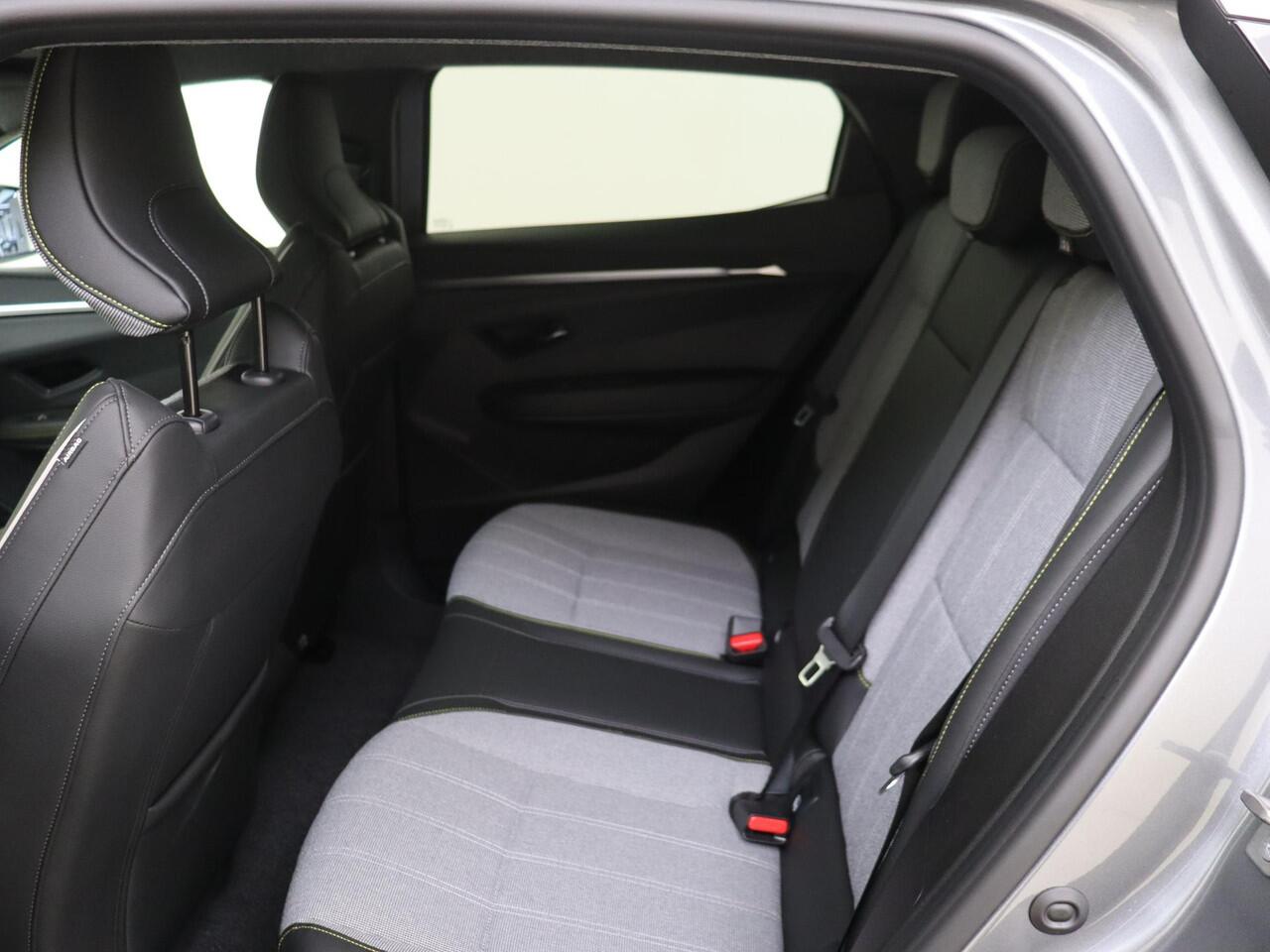 Renault MEGANE E-Tech comfort range techno 60 kWh | Navigatie met Google Integratie | Climate Control | Cruise Control Adaptief | Apple Carplay/Android Auto | Harman Kardon Premium Audio | Warmtepomp | Pack Winter | Parkeersensoren incl. Camera |