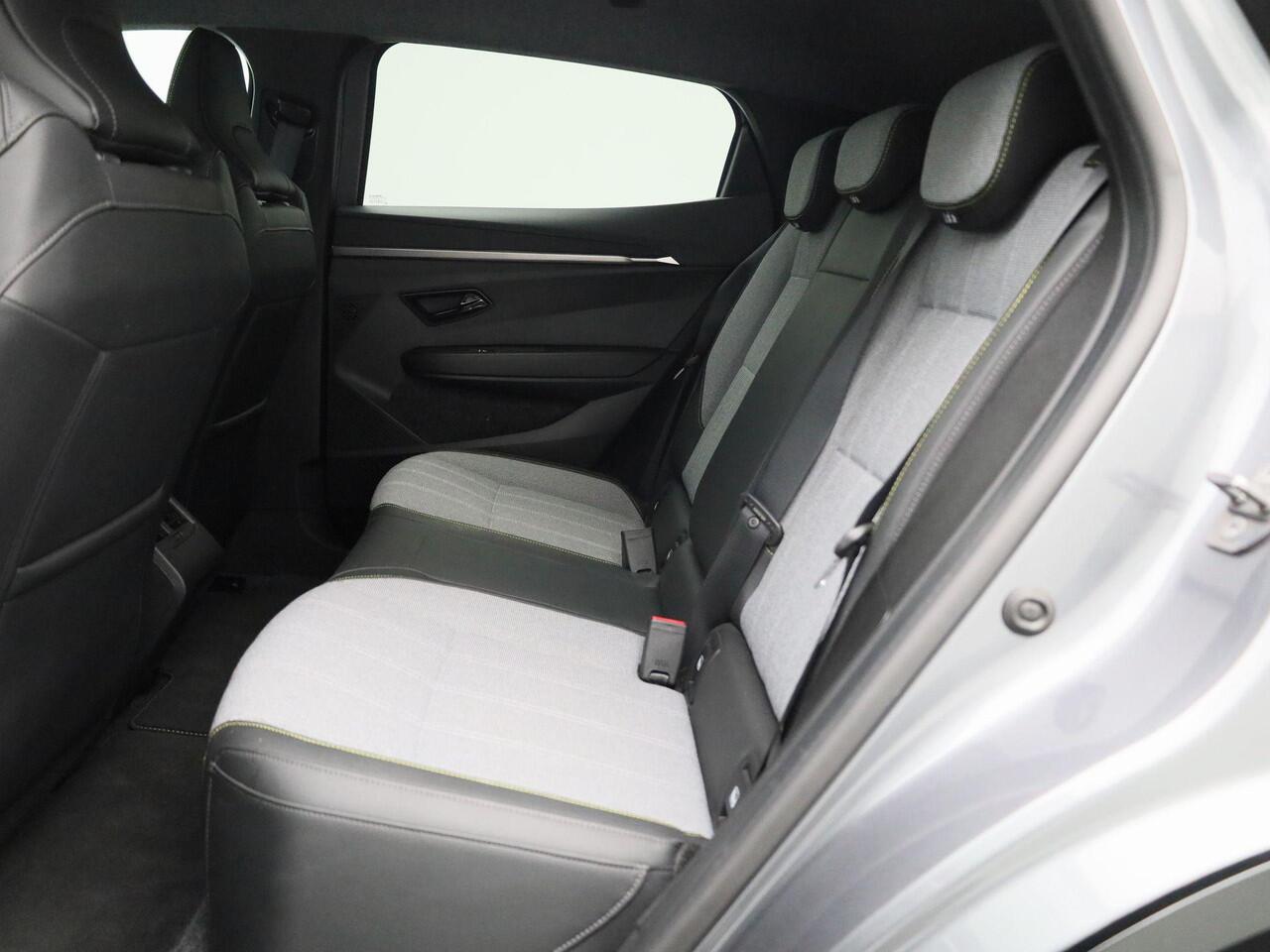 Renault MEGANE E-Tech Comfort Range Techno 60 kWh 220PK | Pack Augmented Vision & Advanced Driving Assist | Pack Winter | Harman/Kardon | Draadloze Oplader | Full LED | Keyless | Voorverwarming | Warmtepomp |