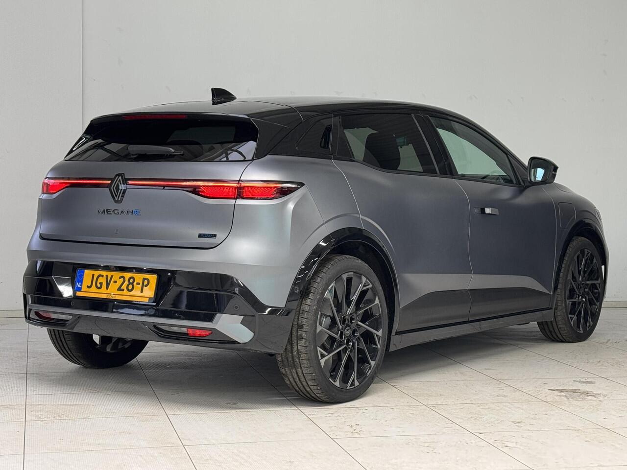 Renault MEGANE E-Tech Comfort Range Esprit Alpine 60 kWh | Demo | Warmtepomp | Harman / Kardon | 360° Camera | Stoel + Stuurverwarming |