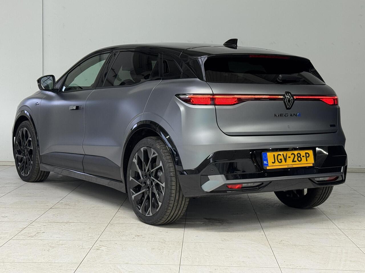 Renault MEGANE E-Tech Comfort Range Esprit Alpine 60 kWh | Demo | Warmtepomp | Harman / Kardon | 360° Camera | Stoel + Stuurverwarming |