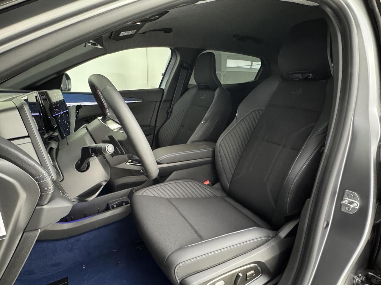 Renault MEGANE E-Tech Comfort Range Esprit Alpine 60 kWh | Demo | Warmtepomp | Harman / Kardon | 360° Camera | Stoel + Stuurverwarming |