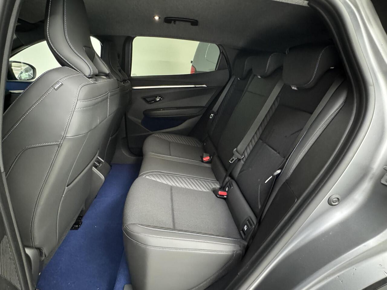 Renault MEGANE E-Tech Comfort Range Esprit Alpine 60 kWh | Demo | Warmtepomp | Harman / Kardon | 360° Camera | Stoel + Stuurverwarming |