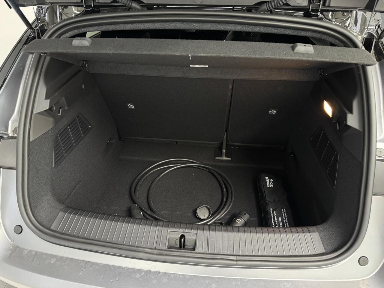 Renault MEGANE E-Tech Comfort Range Esprit Alpine 60 kWh | Demo | Warmtepomp | Harman / Kardon | 360° Camera | Stoel + Stuurverwarming |