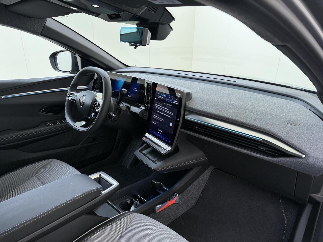 Renault MEGANE E-Tech comfort range techno 60 kWh | Navigatie met Google Integratie | Climate Control | Cruise Control Adaptief | Apple Carplay/Android Auto | Harman Kardon Premium Audi