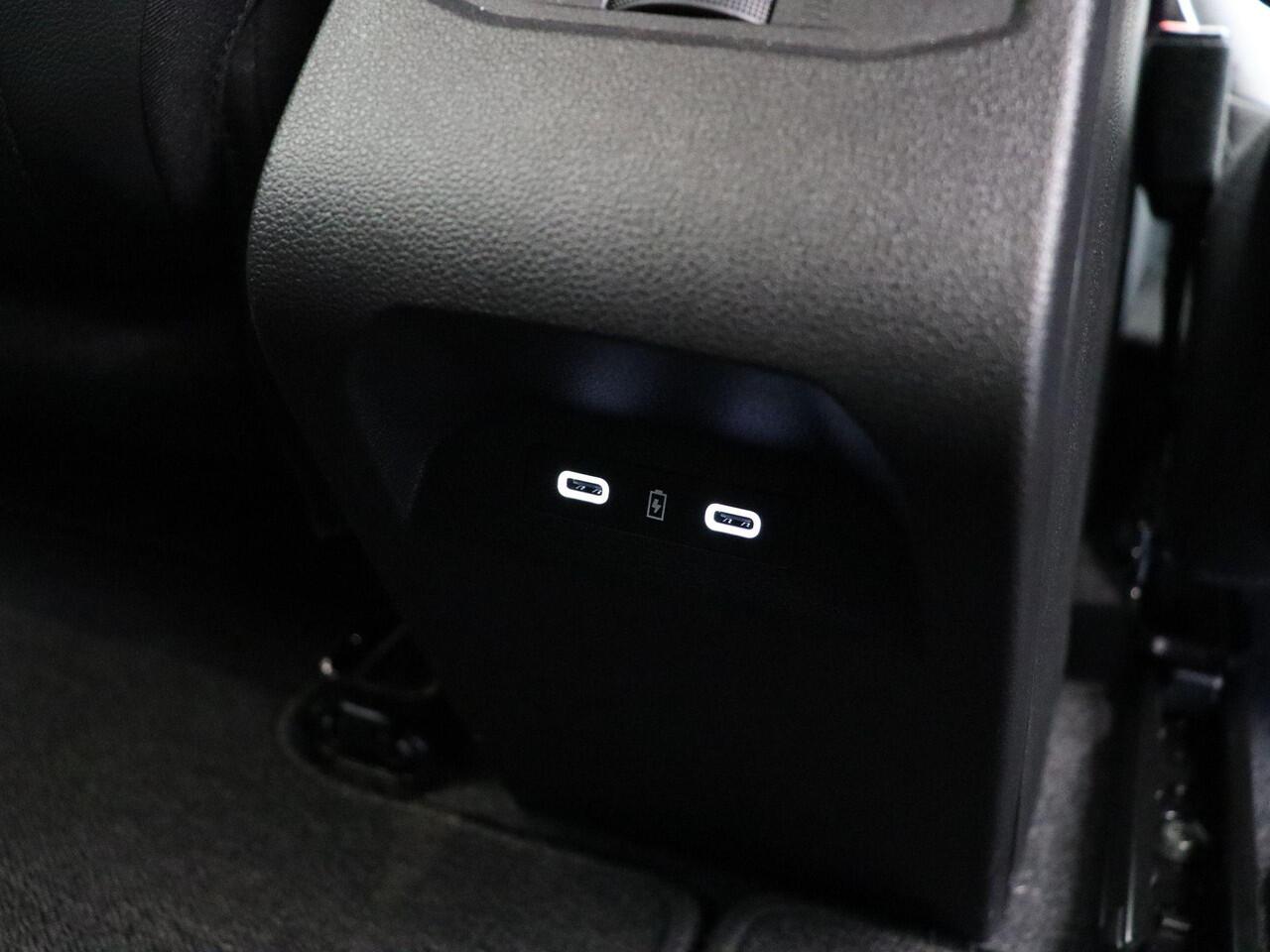 Renault MEGANE E-Tech comfort range techno 60 kWh | Stoel en Stuurverwarming | Harman Kardon audio | Dodehoek detectie | 360 graden camera |