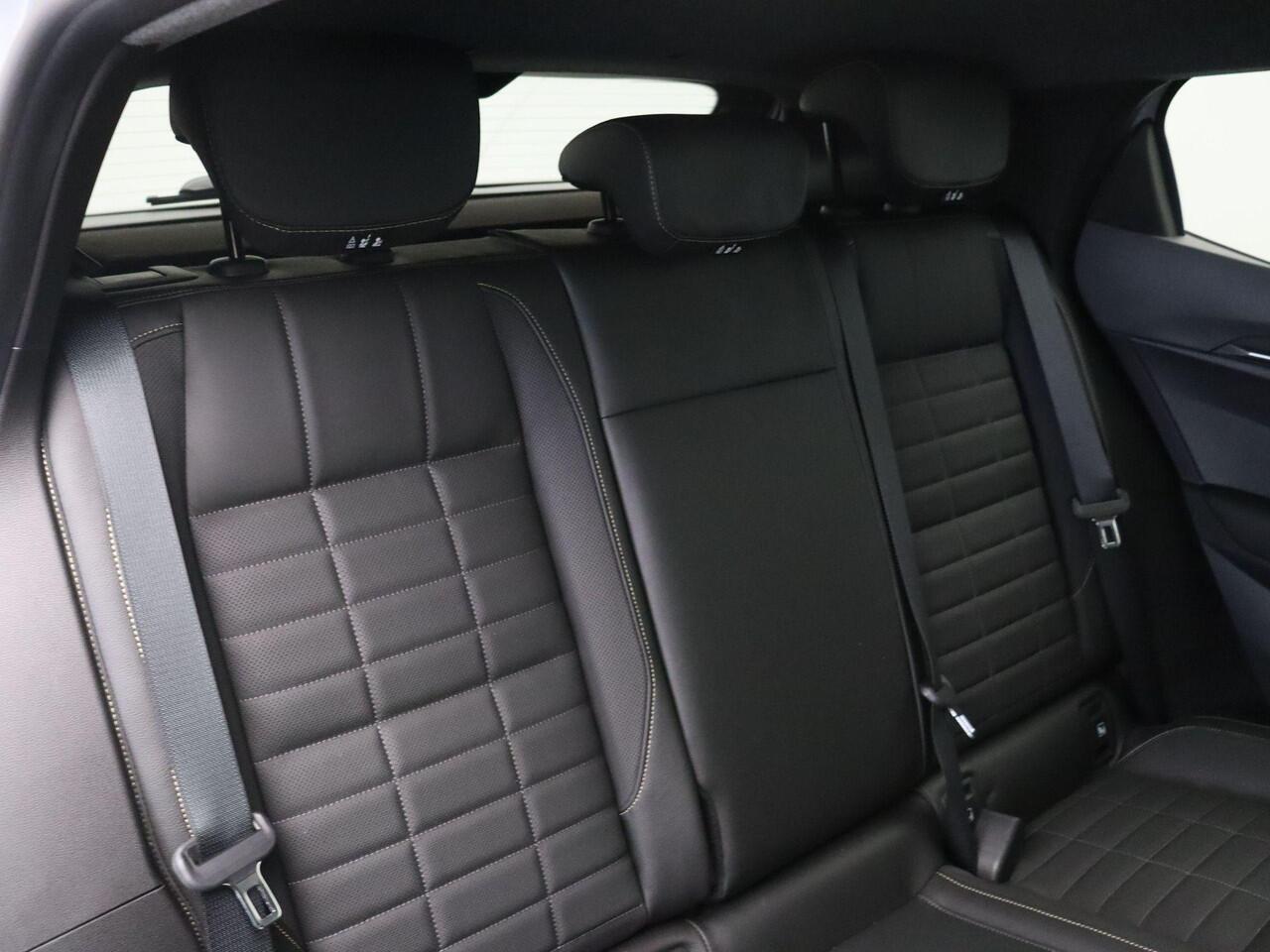 Renault MEGANE E-Tech 220pk comfort range iconic 60 kWh | Active driver assist | 360 graden camera | Smart rear view mirror |