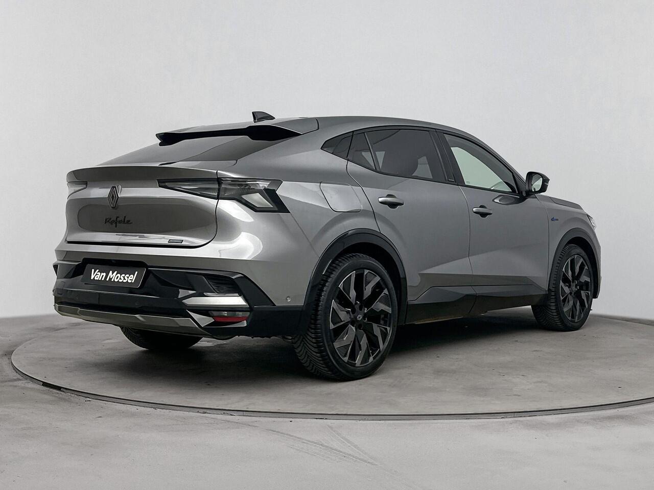 Renault Rafale 1.2 E-Tech 4x4 plug-in hybrid 300Pk esprit Alpine | Google Navigatie | Apple & Android Carplay | 4 Control | Parkeersensoren Voor & Achter | 360 Camera | Stoel, Stuur en Voorruitverwarming | Keyless Entry |