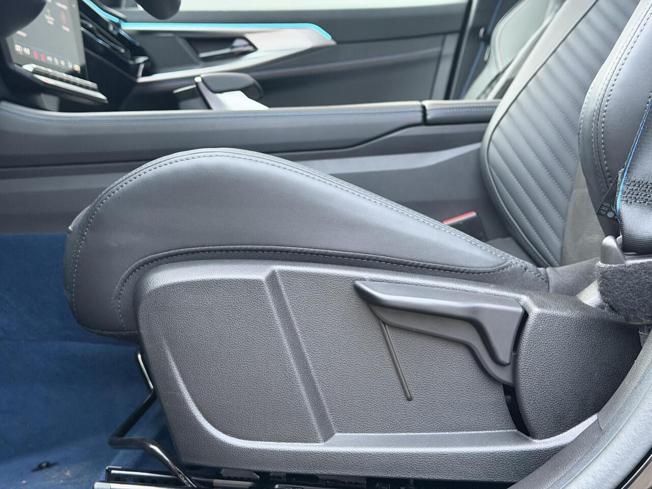 Renault Rafale E-Tech 4x4 plug-in hybrid 300 esprit Alpine / Fabrieksgarantie tot 04-2027 / Panoramadak / HUD / 360 Camera / Stoel & Stuurwiel Verwarmd / 4 Control / Apple Carplay & Android Auto / Adpatieve Cruise / Clima / LED / DAB /