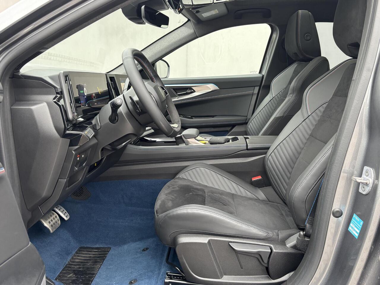 Renault Rafale E-Tech 4x4 plug-in hybrid 300 esprit Alpine / Fabrieksgarantie tot 14-04-2027 / Panoramadak / All. Season / HUD / 360 Camera / Stoel & Stuurwiel Verwarmd / 4 Control / Apple Carplay & Android Auto / Adpatieve Cruise / Clima / LED / DAB /