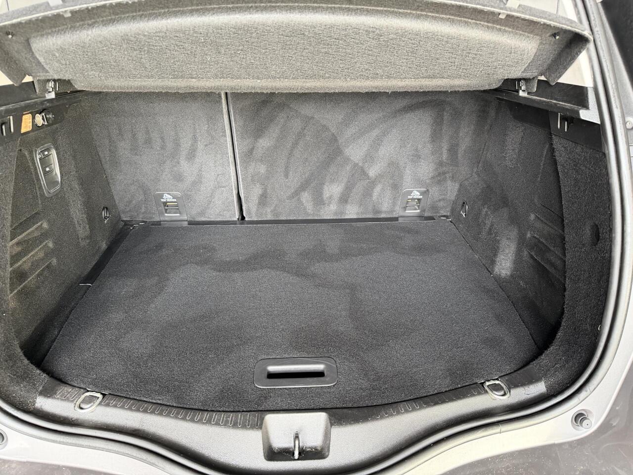 Renault SCENIC 1.3 TCe Bose / Navigatie / Pano / 20" Lm velgen / Sensoren V+A / LED