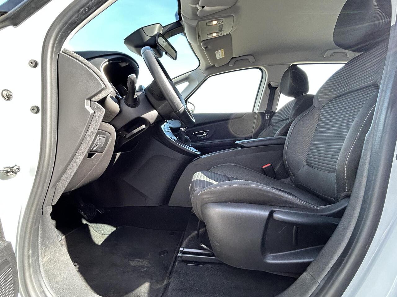Renault SCENIC TCe 140 EDC Limited Automaat / 1.800 kg trekgewicht / Apple carplay / Android auto / Stoelverwarming / Cruise control / Climate control / Parkeersensoren voor en achter /