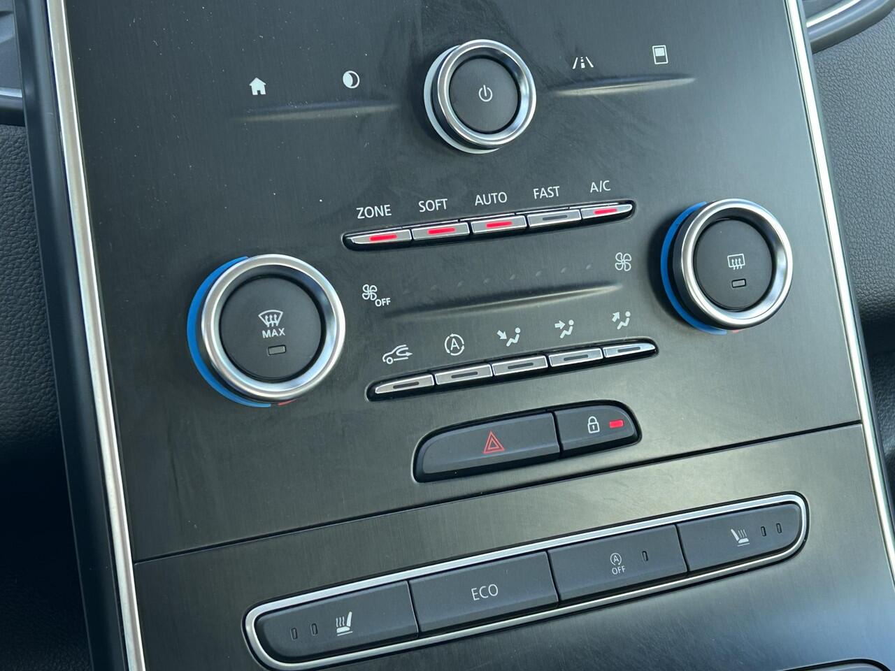 Renault SCENIC TCe 140 EDC Limited Automaat / 1.800 kg trekgewicht / Apple carplay / Android auto / Stoelverwarming / Cruise control / Climate control / Parkeersensoren voor en achter /