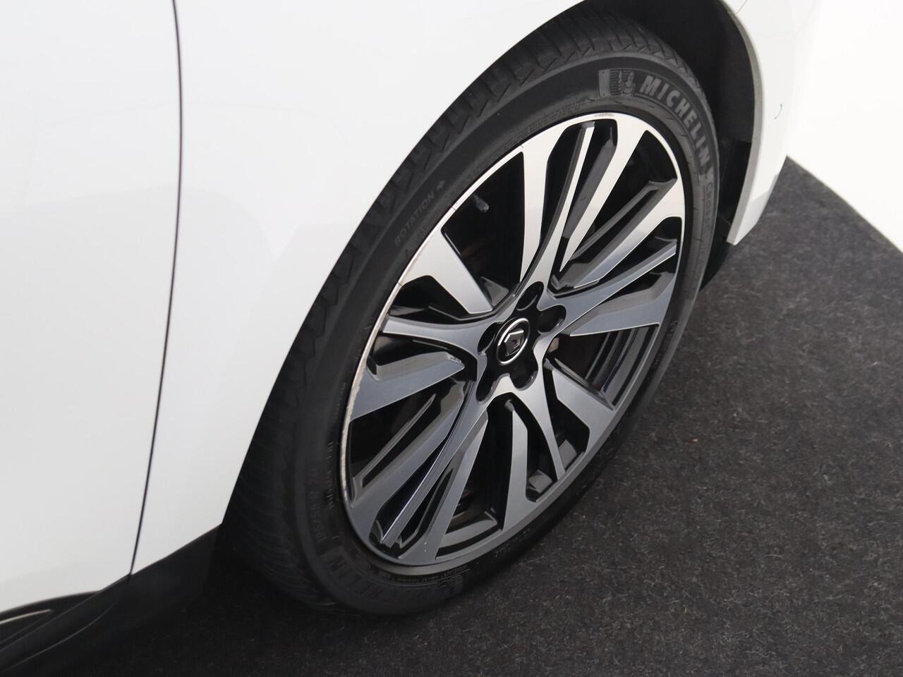 Renault SCENIC 1.3 TCe140 Initiale Paris AUTOMAAT | Navigatie | Parkeersensoren& Camera | Lederen Bekleding |