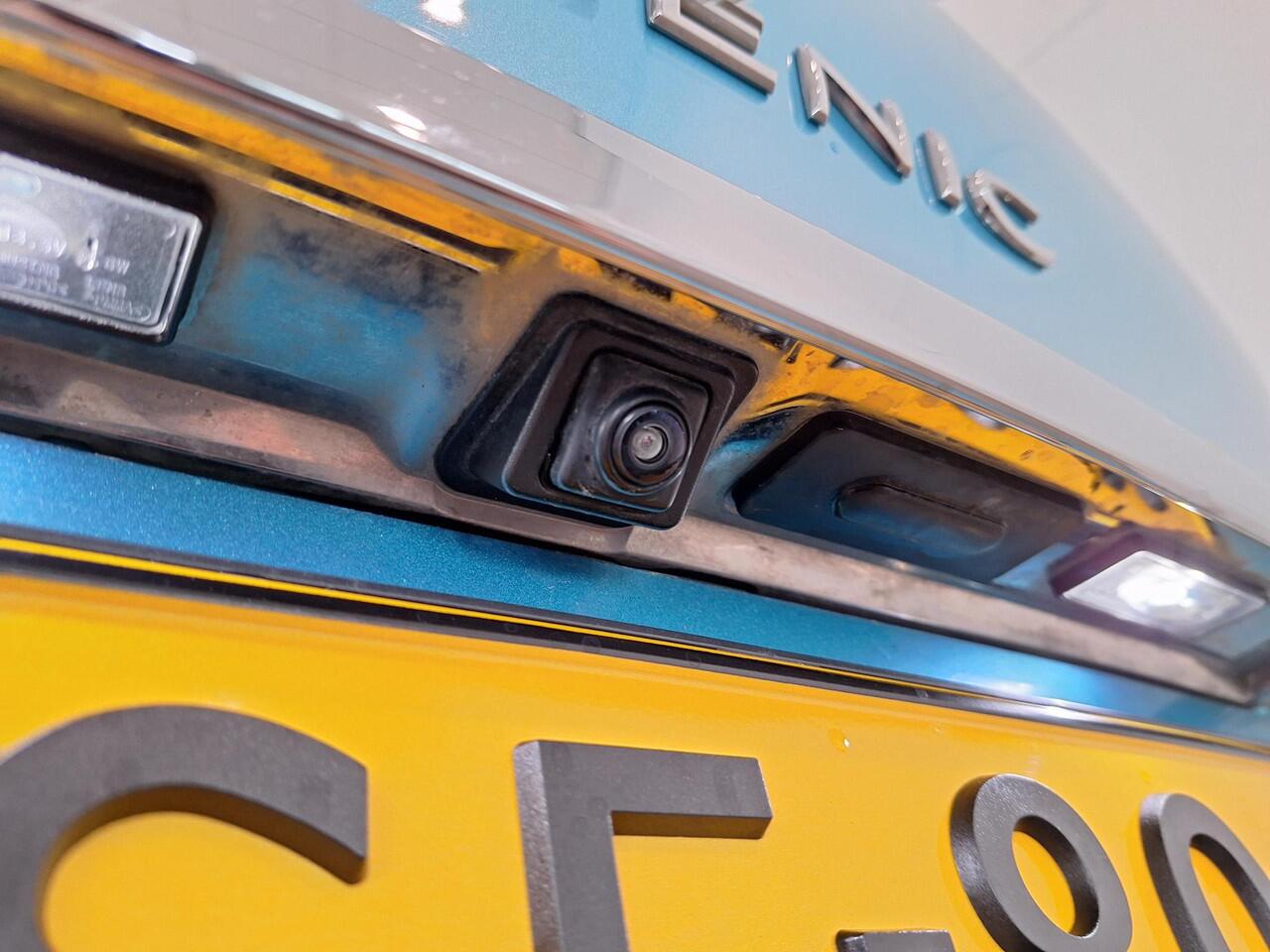 Renault SCENIC 1.3 TCe 140 EDC Intens | Navigatie | Climate Control | Cruise Control | Dodehoek Detectie | Parkeersensoren voor, achter en achteruitrijcamera | Apple Carplay/Android Auto