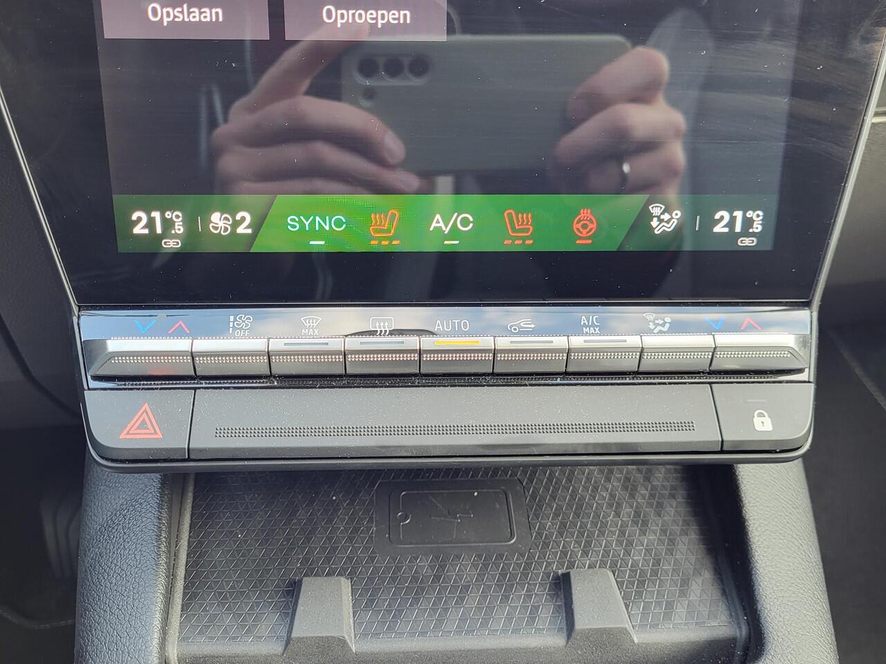 Renault SCENIC E-Tech EV87 long range iconic Automaat / / Harman Kardon Premium Audio / Solarbay Panoramadak / 360 Graden Camera / Elektrische Verstelbare Bestuurdersstoel met Geheugen / Elektrisch Bedienbare Achterklep / Adaptief Cruise Control / Stoel & Stuurverwarmi