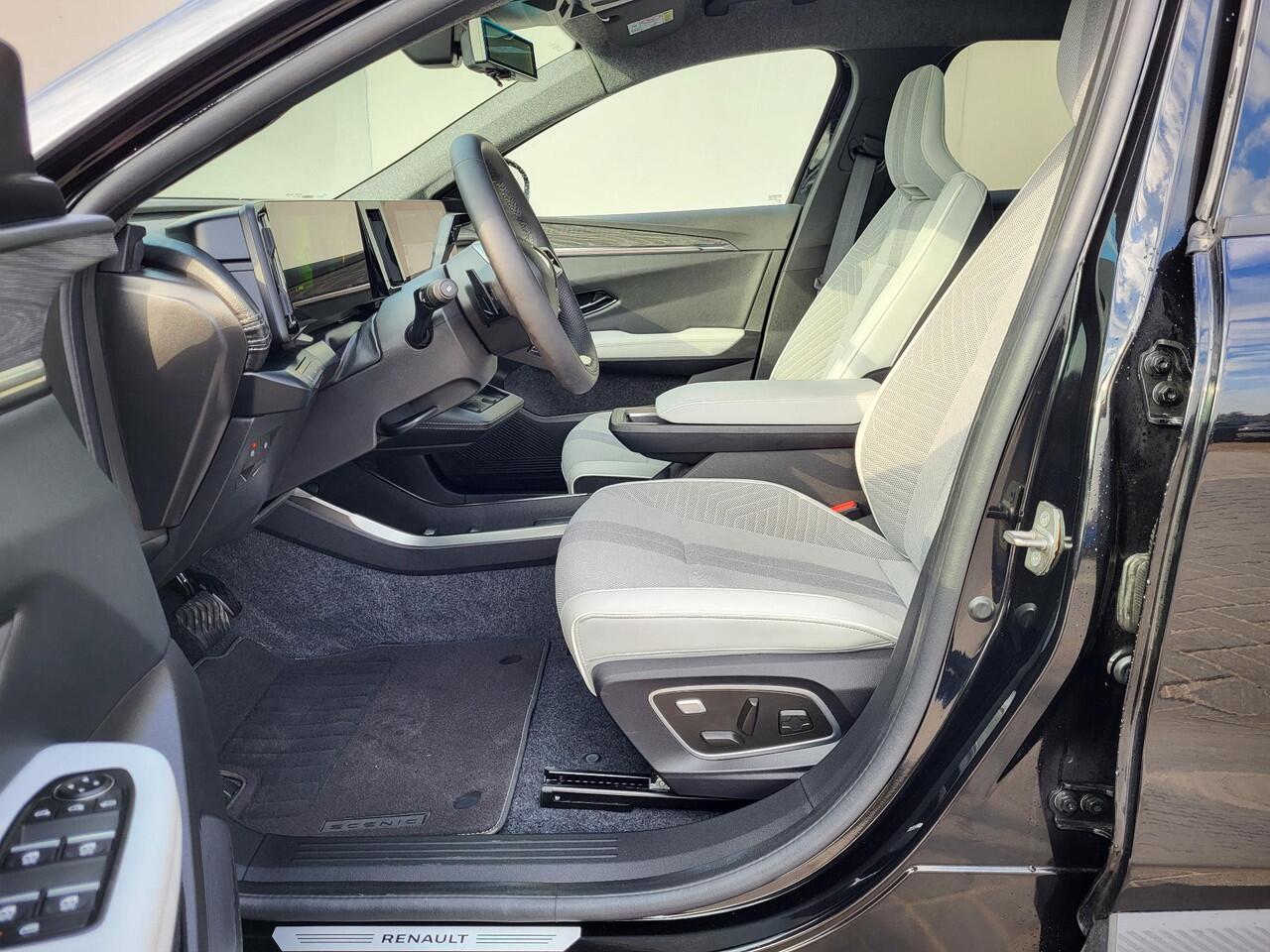 Renault SCENIC E-Tech EV87 long range iconic Automaat / / Harman Kardon Premium Audio / Solarbay Panoramadak / 360 Graden Camera / Elektrische Verstelbare Bestuurdersstoel met Geheugen / Elektrisch Bedienbare Achterklep / Adaptief Cruise Control / Stoel & Stuurverwarmi