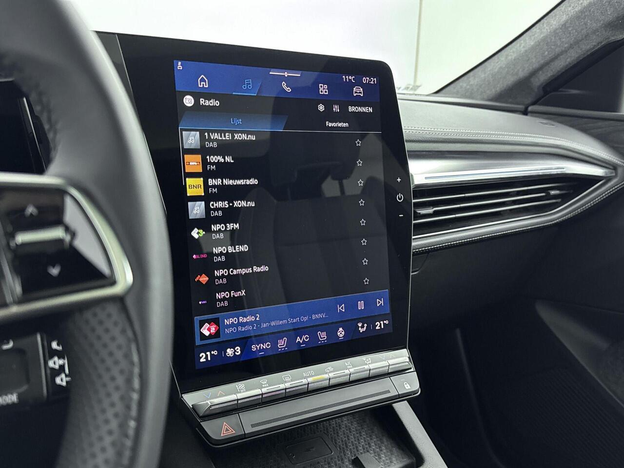 Renault SCENIC E-Tech EV87 220Pk long range iconic Range 625km WLTP | Cruise Control | Climate Control | Verwarmbare Voorstoelen En Stuur | 360-Graden Camera En Achteruitrijcamera | Solarbay Roof | All Season Banden |