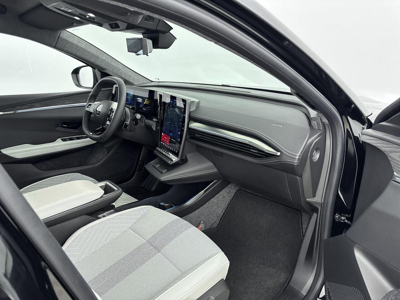 Renault SCENIC E-Tech EV87 220Pk long range iconic Range 625km WLTP | Cruise Control | Climate Control | Verwarmbare Voorstoelen En Stuur | 360-Graden Camera En Achteruitrijcamera | Solarbay Roof | All Season Banden |