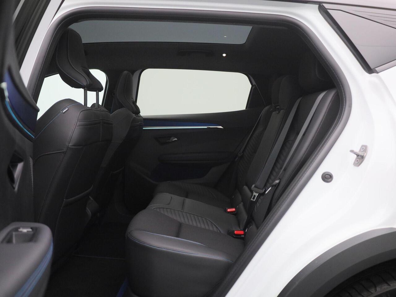 Renault SCENIC E-Tech EV87 long range esprit Alpine | Solarbay Panoramadak | Pack Advanced Driving Assist & Augmented Vision | Adaptieve Cruise Control | Stoel- en Stuurwielverwarming | 20" LMV 'Speedway' | Elektrische Achterklep | Sportstoelen