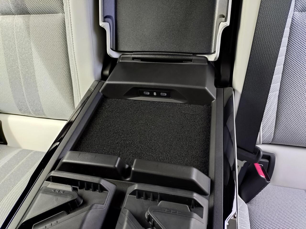 Renault SCENIC E-Tech EV87 long range iconic / 360 CAMERA / STOEL & STUURWIELVERWARMING / ALL SEASON BANDEN / ELEKTRISCH VERSTELBARE STOELEN /