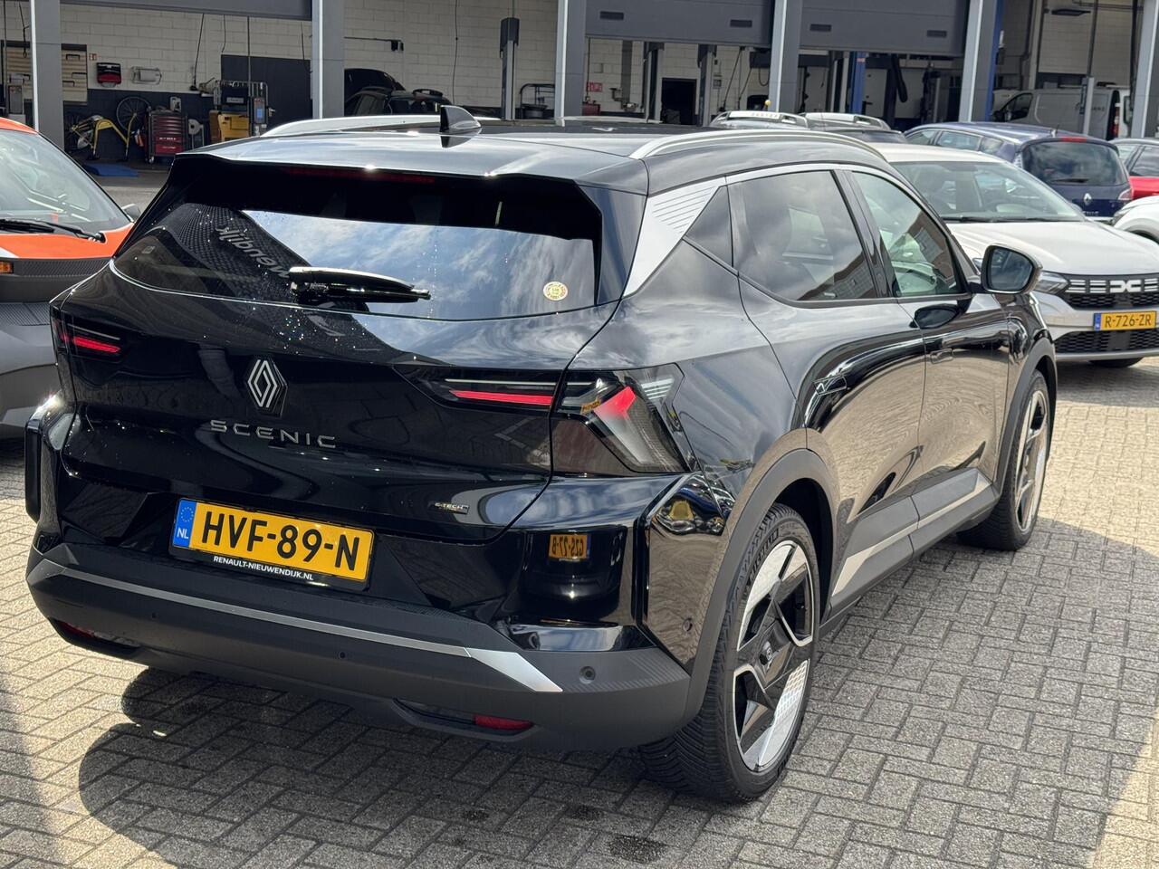 Renault SCENIC E-Tech EV87 long range iconic / 360 CAMERA / STOEL & STUURWIELVERWARMING / ALL SEASON BANDEN / ELEKTRISCH VERSTELBARE STOELEN /