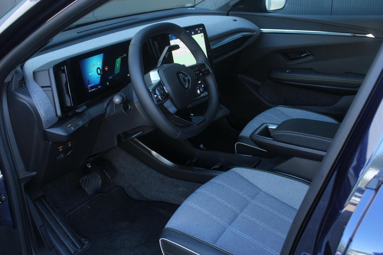 Renault SCENIC E-Tech EV87 220Pk long range Techno | Navigatie Via Google | Apple & Android Carplay | Parkeersensoren Voor & Achter | Achteruitrijcamera | Climate Control | Privacy Glass | Keyless Entry | Solarbay Panorama Dak |