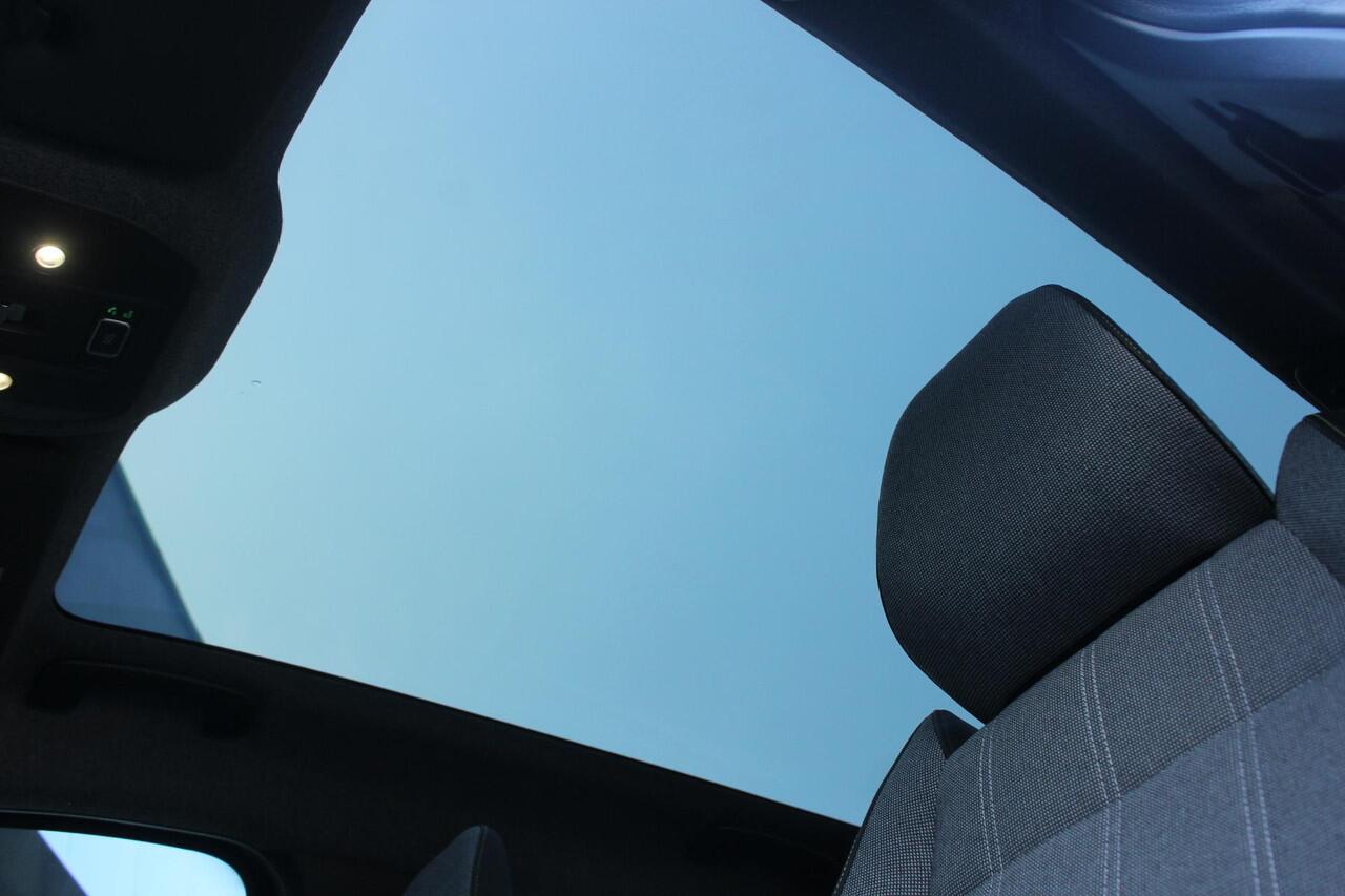 Renault SCENIC E-Tech EV87 220Pk long range Techno | Navigatie Via Google | Apple & Android Carplay | Parkeersensoren Voor & Achter | Achteruitrijcamera | Climate Control | Privacy Glass | Keyless Entry | Solarbay Panorama Dak |