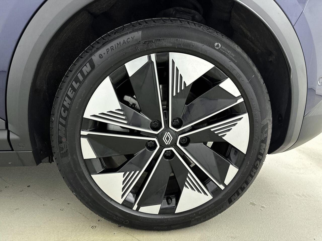 Renault SCENIC E-Tech EV60 Comfort Range Techno 170PK | Pack Advanced Driving Assist & Augmented Vision | Pack Light & Sound | Apple CarPlay/Android Auto | Draadloze Oplader | Elektrische Achterklep | Elektrisch Verstelbare Bestuurdersstoel met Massagefunctie | Full LED