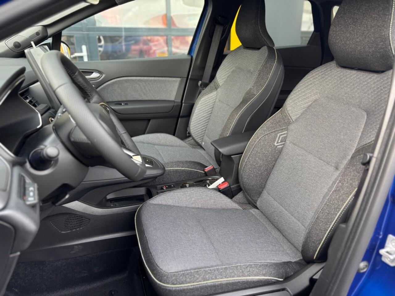 Renault Symbioz Techno Full Hybrid E-Tech 160 Pack driving en Comfort