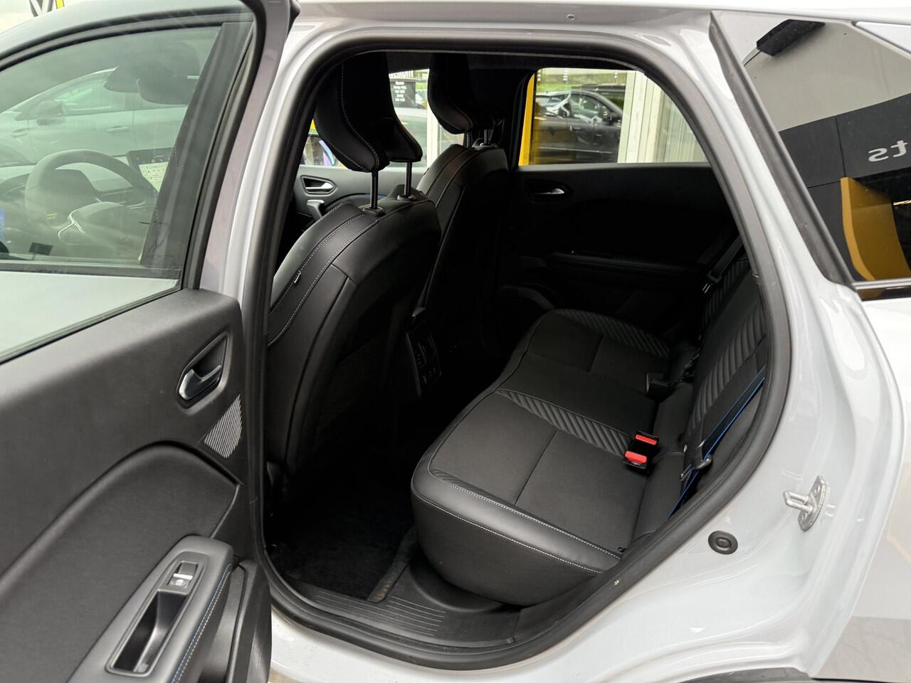 Renault Symbioz 1.6 E-Tech full hybrid 145 esprit Alpine | Stoel & stuur verwarming | Elektrische voorstoelen | Google Maps | DAB | Achteruitrijcamera | Cruise adaptief | Lichtmetaal 19''