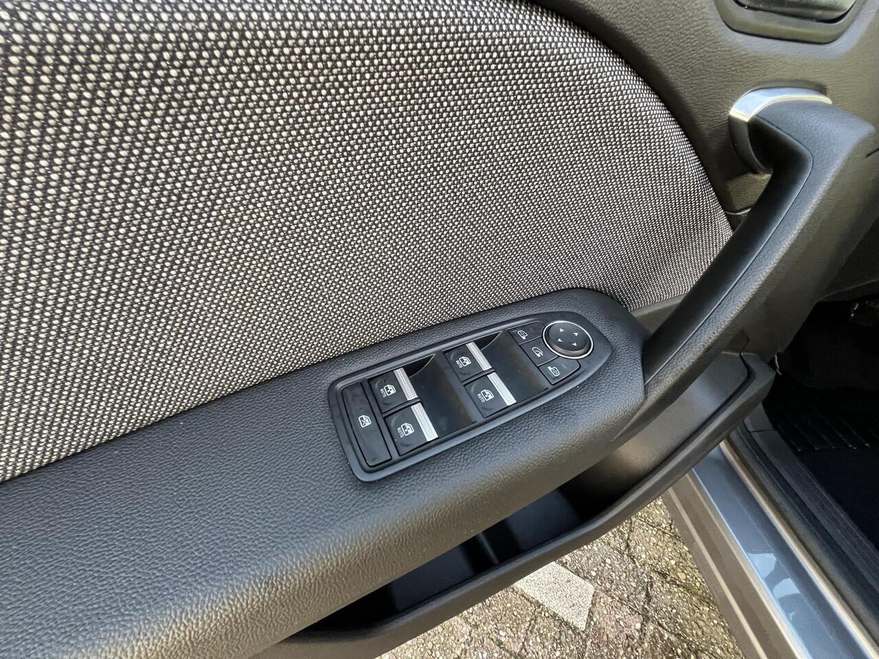 Renault Symbioz 1.6 E-Tech full hybrid 145 techno / CAMERA / NAVIGATIE GROOT SCHERM GOOGLE BUILD IN / ADAPTIEVE CRUIS CONTROL / APPLE CARPLAY / ANDROID AUTO / LICHTMETALEN VELGEN
