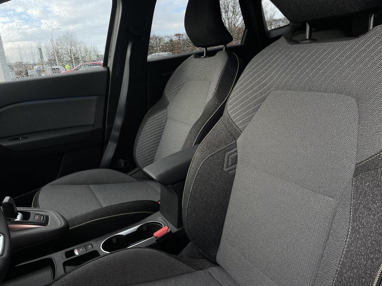 Renault Symbioz 1.8 E-Tech full hybrid 160 techno / ALL SEASON BANDEN / PACK DRIVING & COMFORT