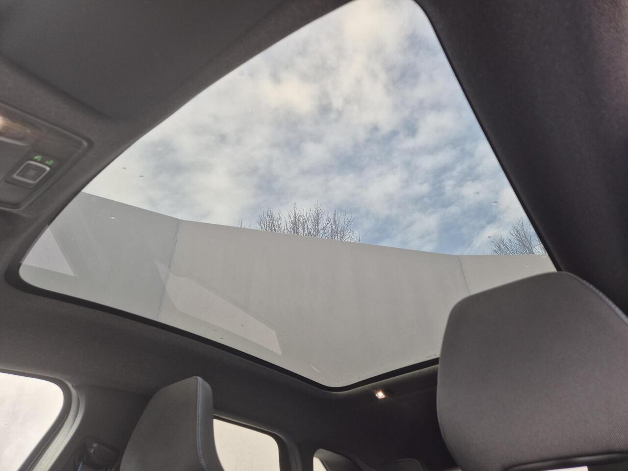 Renault Symbioz E-Tech full hybrid 145PK Esprit Alpine Automaat / Fabrieksgarantie tot 05-2027 / Solarbay Panoramadak / All Season Banden / Adaptief Cruise Control / Stoel & Stuurverwarming / 360 Graden Camera / Voorruit Verwarming / Elektrische Achterklep / Apple Carpla