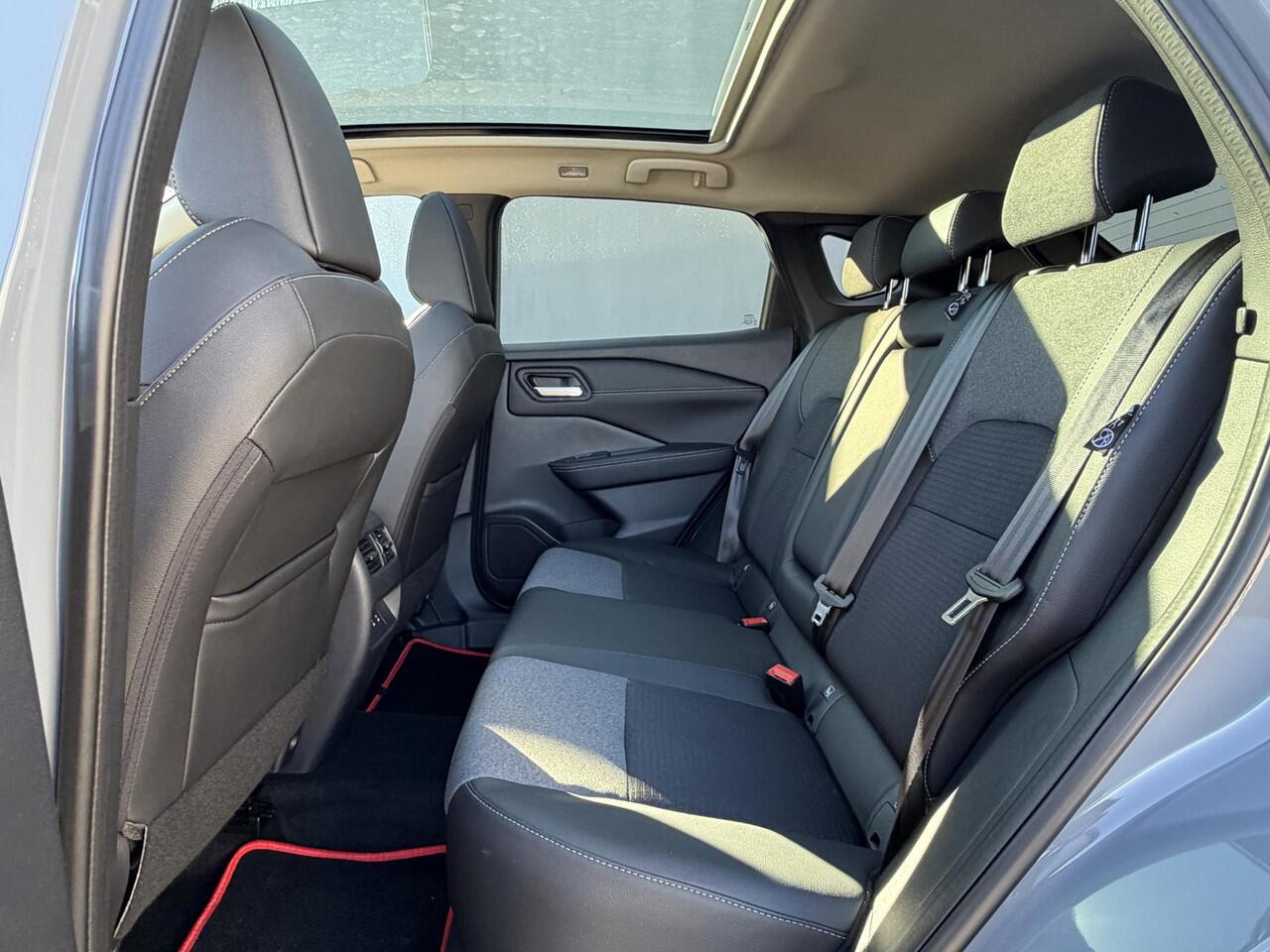 Renault Symbioz 1.6 E-Tech full hybrid 145 iconic / Fabrieksgarantie tot 05-2027 / All season banden / Stuur & Stoelverwarming / Rondomzicht camera / Adaptie cruise control / Elektrische klep / Apple Carplay Android Auto /