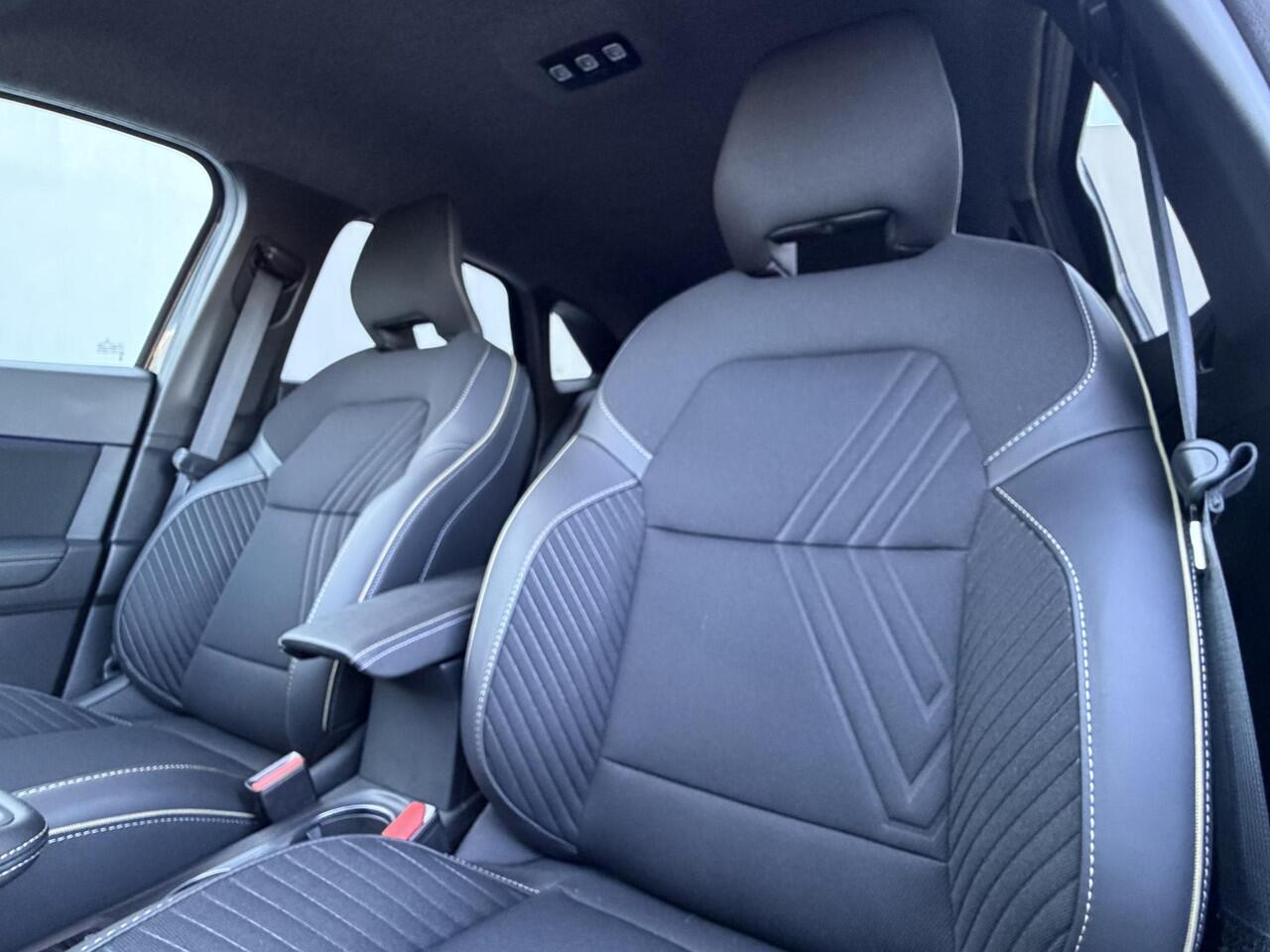 Renault Symbioz 1.6 E-Tech full hybrid 145 iconic / Fabrieksgarantie tot 05-2027 / All season banden / Stuur & Stoelverwarming / Rondomzicht camera / Adaptie cruise control / Elektrische klep / Apple Carplay Android Auto /