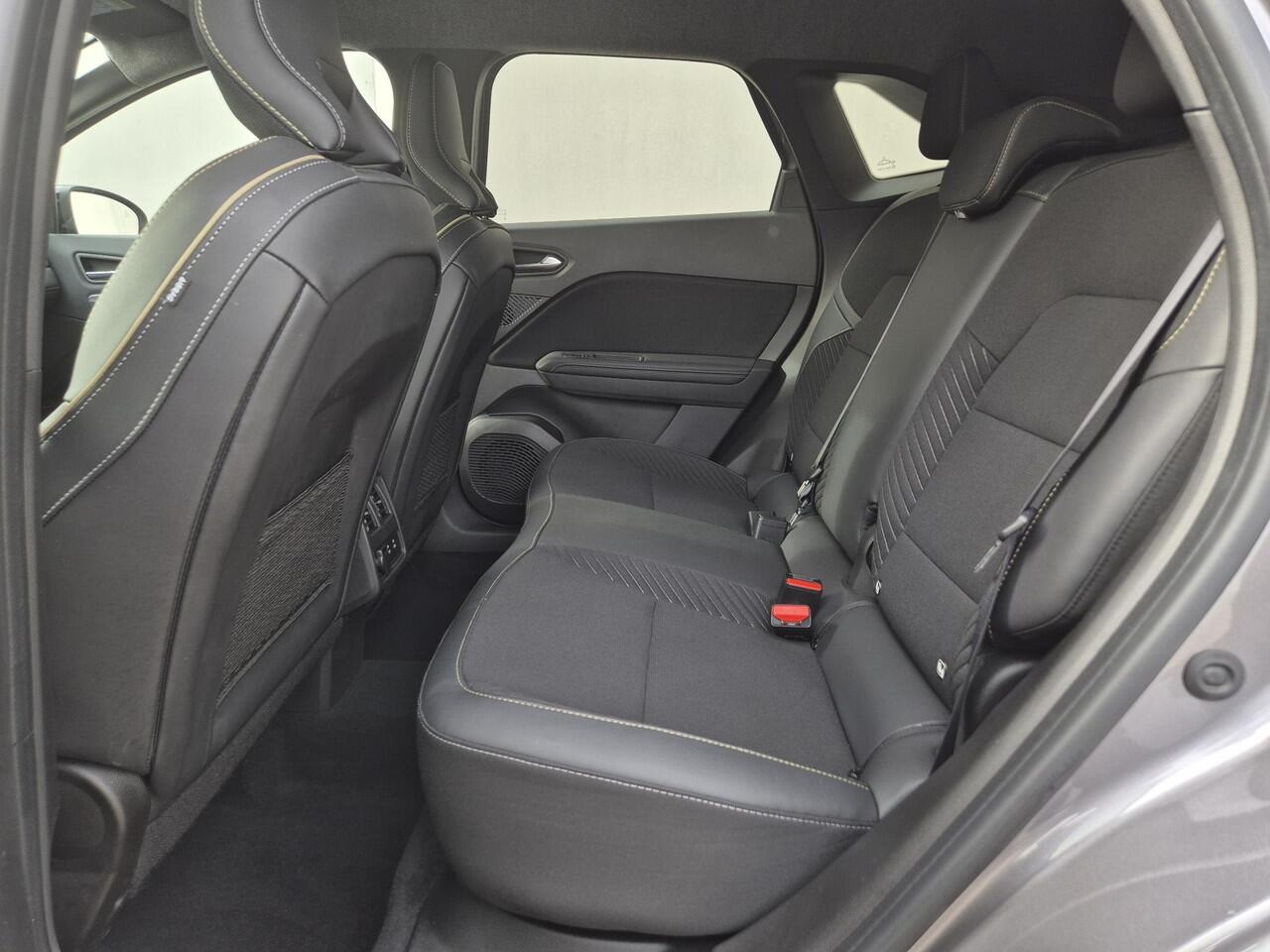 Renault Symbioz 1.6 E-Tech full hybrid 145 iconic Automaat / All season banden / Elektrische achterklep / Rondomzicht camera / Apple Carplay Andoid Auto / Stuur- & Stoelverwarming / Draadloze telefoon lader / Adaptief cruise control / Climate control /