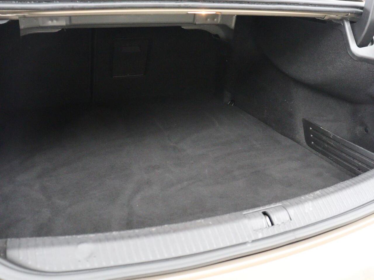 Renault TALISMAN 1.3 TCe Limited | Massage | Carplay | Navigatie | Keyless | Parkeerhulp | Half leder | Cruise control | Bluetooth | DAB | Climate control