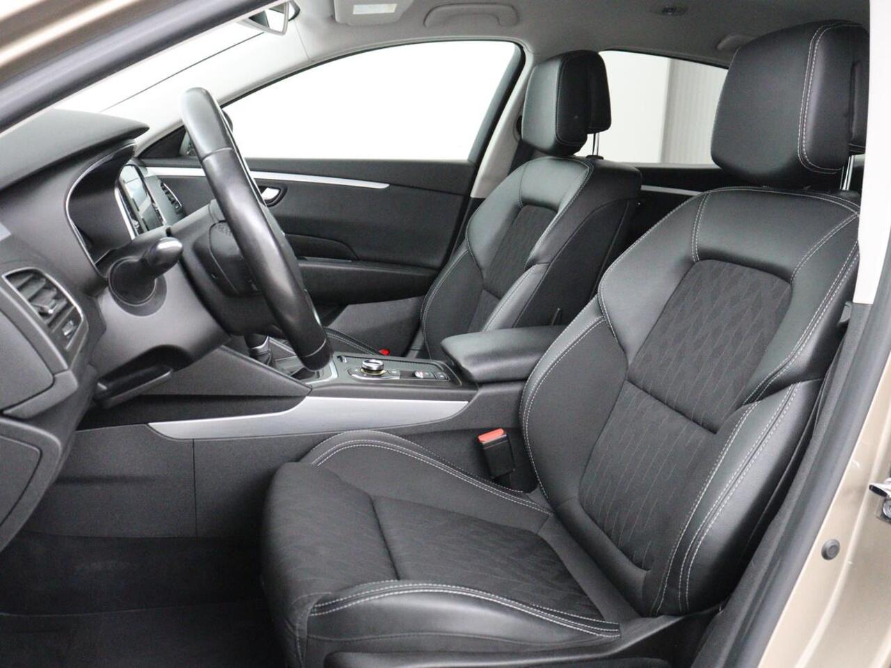 Renault TALISMAN 1.3 TCe Limited | Massage | Carplay | Navigatie | Keyless | Parkeerhulp | Half leder | Cruise control | Bluetooth | DAB | Climate control