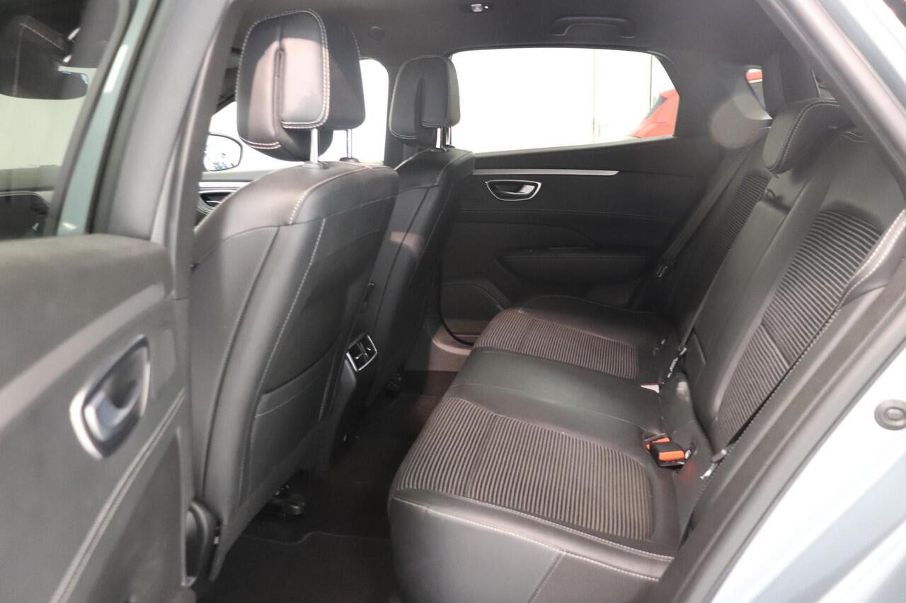 Renault TALISMAN 1.3 TCe Business Intens | Stuur & Stoelverwarming | Trekhaak | Camera | Climate control | Navigatie | AppleCarplay AndroidAuto | LED koplampen |