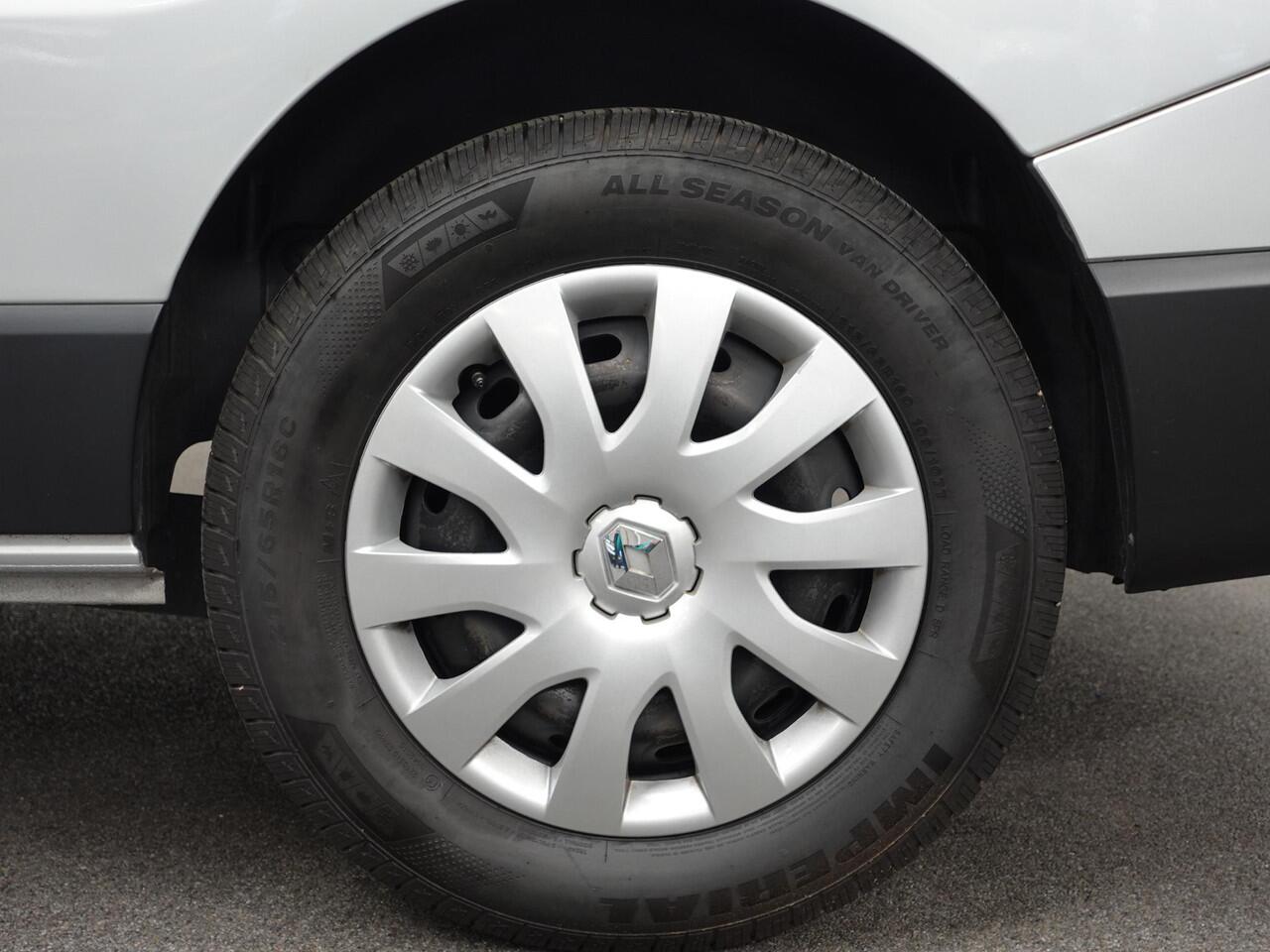 Renault TRAFIC Passenger 2.0 dCi 120 L2H1 9 Persoons Airco Bluetooth Led Parkeersensoren