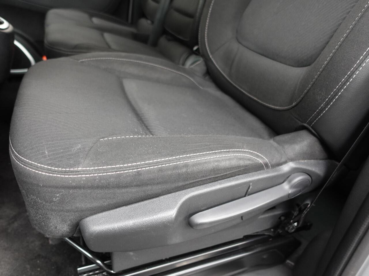 Renault TRAFIC Passenger 2.0 dCi 120 L2H1 9 Persoons Airco Bluetooth Led Parkeersensoren