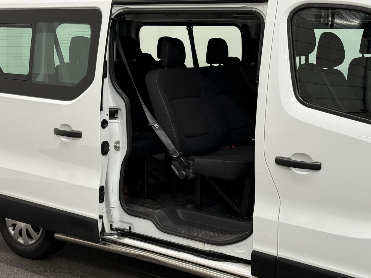 Renault TRAFIC Passenger 1.6 dCi Grand Zen Energy 9-PERSOONS personenbus Incl. BTW/BPM Airco Navi Cruise Control