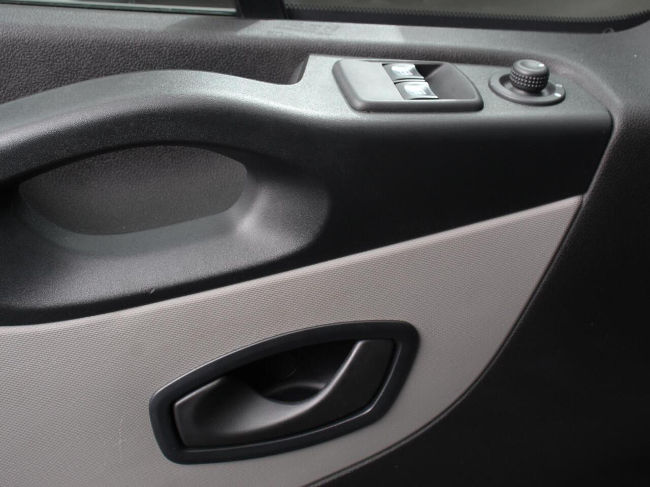 Renault TRAFIC Passenger 1.6 dCi Zen Energy 9p Prijs incl. btw/bpm | Airco | Trekhaak | Radio | Electrisch pakket