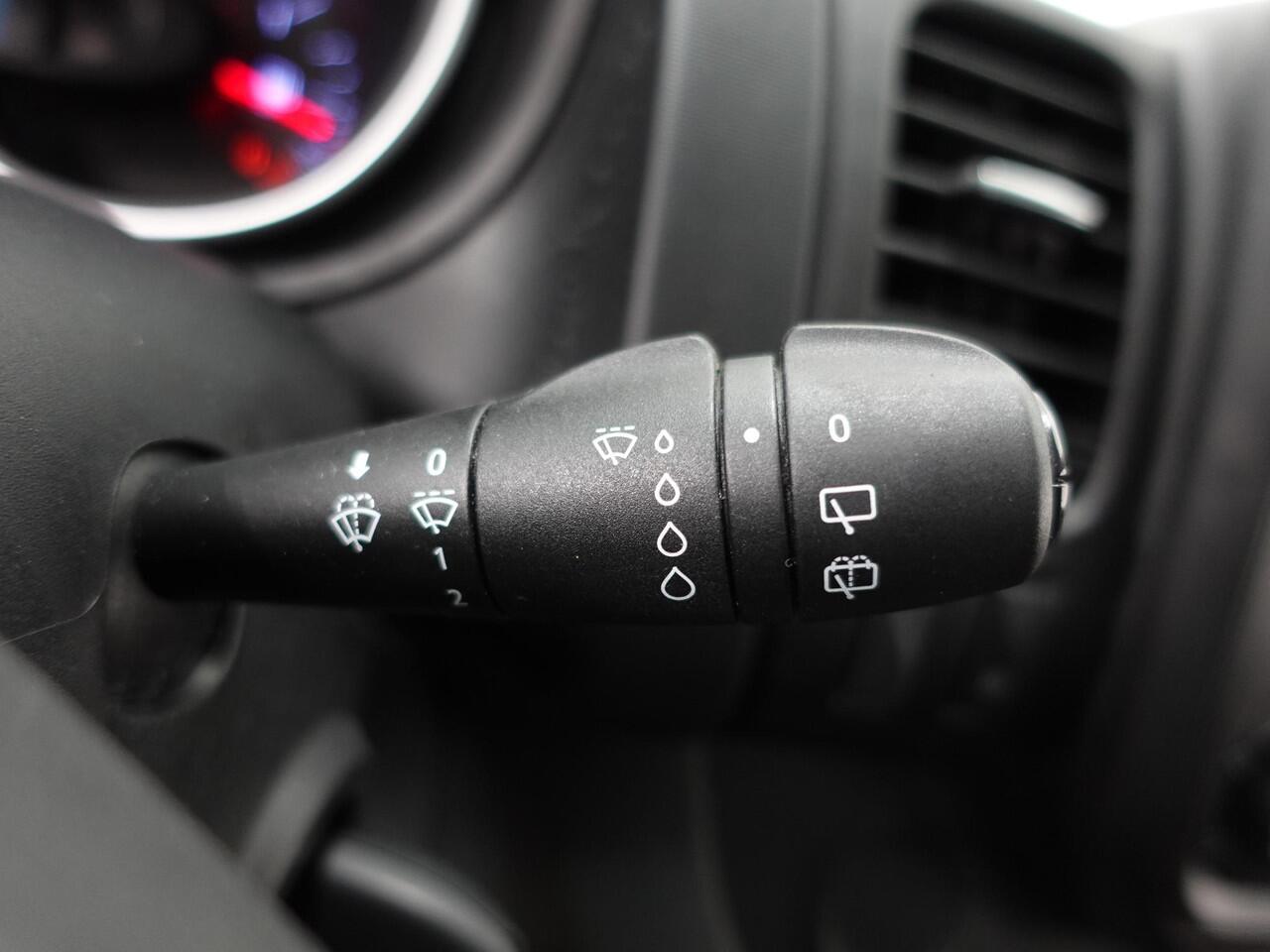 Renault TRAFIC Passenger 2.0 dCi 120 L2H1 9 Persoons Airco Bluetooth Led Parkeersensoren